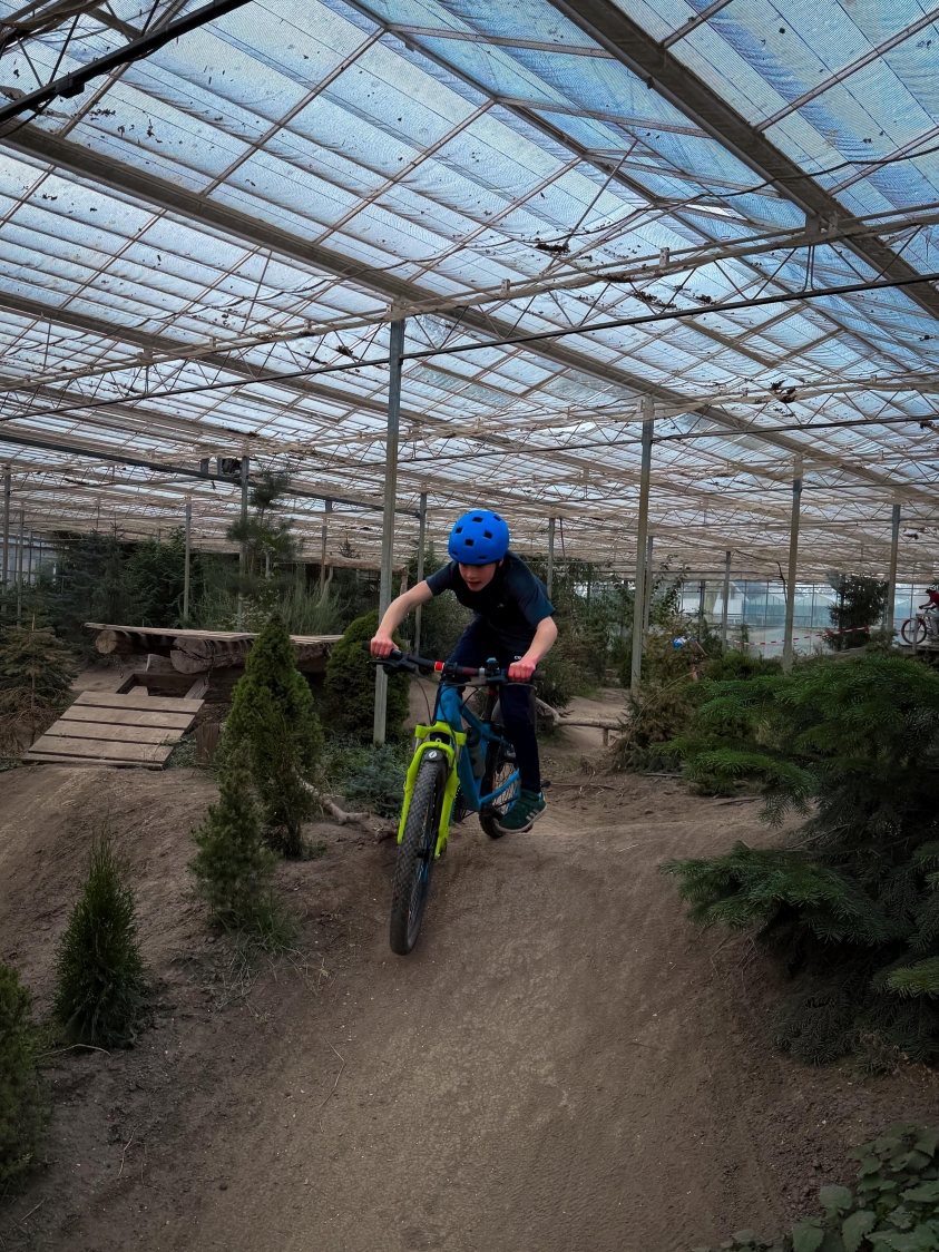 🍂 Autumn Break at Indoor Mountainbike: the ultimate family day out!